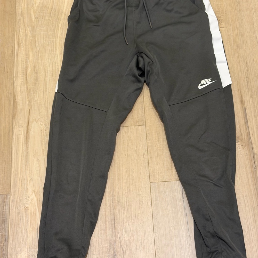 Nike Men’s Tribute Jogger Track Pants